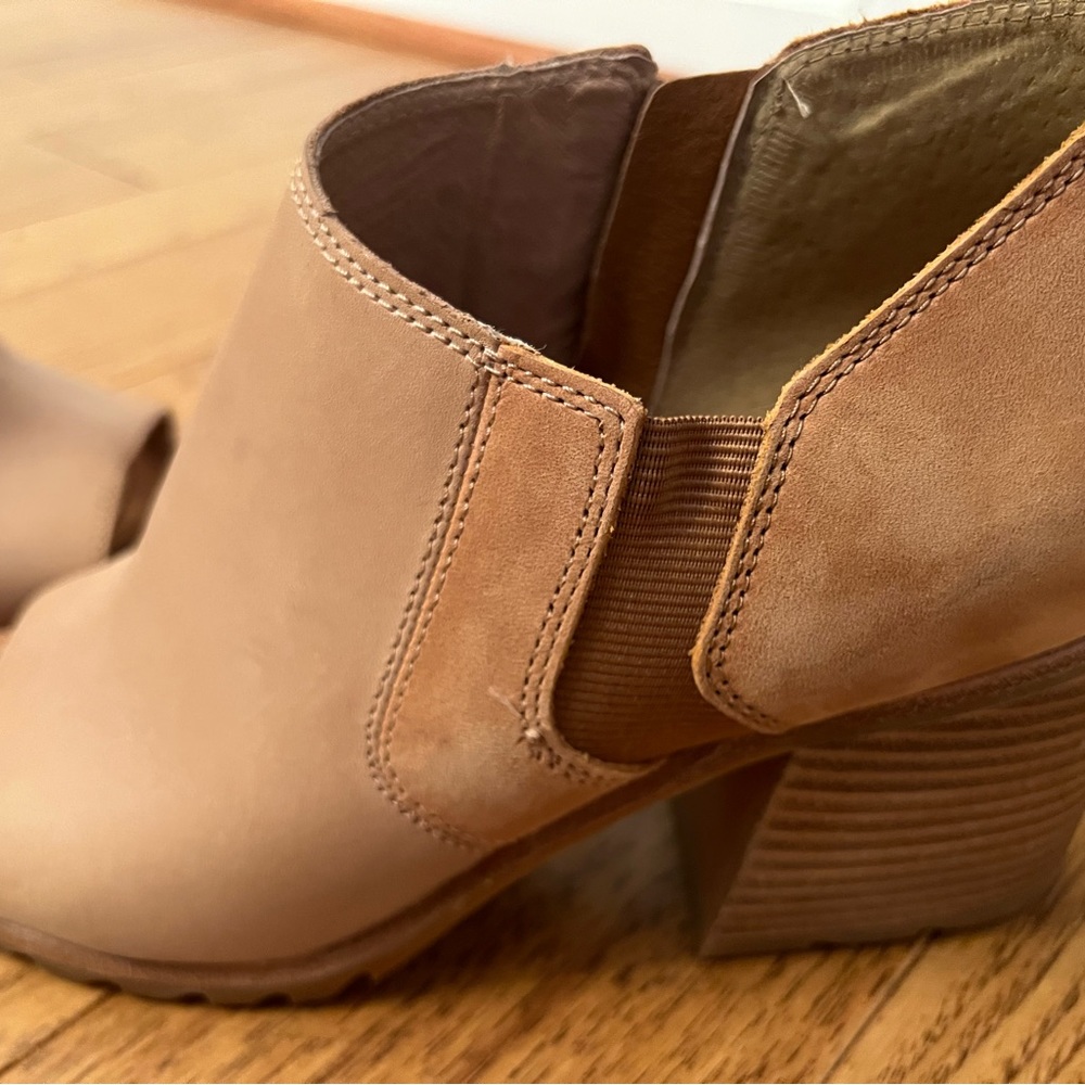 Sorel Women's Light Brown Suede Block Heel Ankle Booties